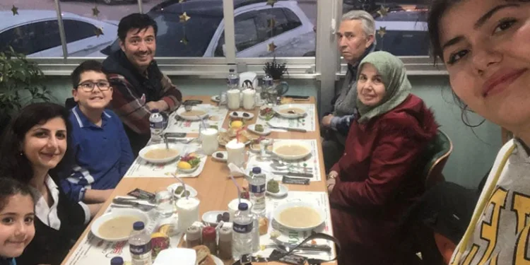 Annesinin hayali 3 kişiye umut oldu