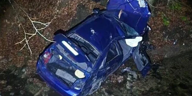 Bursa’da uçurumdan yuvarlanan otomobilden 3 kişi sağ çıktı