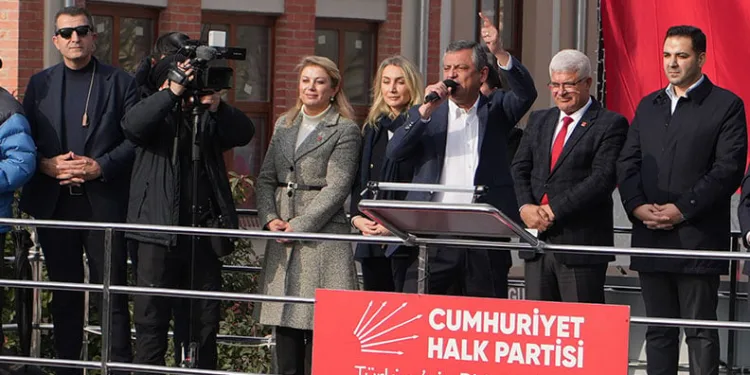 Özgür Özel’den Yunanistan’a övgü