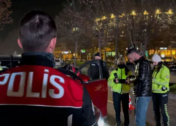Bursa’da polis uygulamasında çok sayıda şüpheli yakalandı