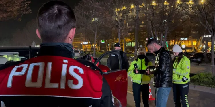 Bursa’da polis uygulamasında çok sayıda şüpheli yakalandı
