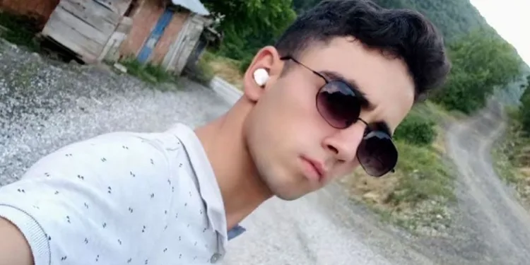 Kestiği ağacın altında kalarak hayatını kaybetti