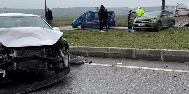 Edirne’de otomobiller çarpıştı: 7 yaralı
