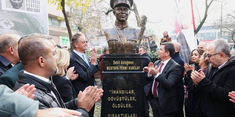 Osmangazi’de Şehit Kubilay Anıtı açıldı