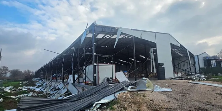 Nilüfer’de iki kaçak yapı daha yıkıldı