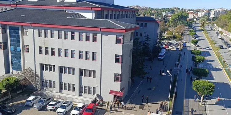 Manavgat Belediyesi rüşvet soruşturmasında 41 sanığın yargılanmasına başlandı