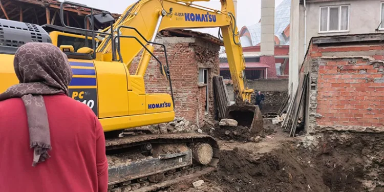 Bursa’da temel için kazılan yerden tarihi mezar kalıntıları çıktı
