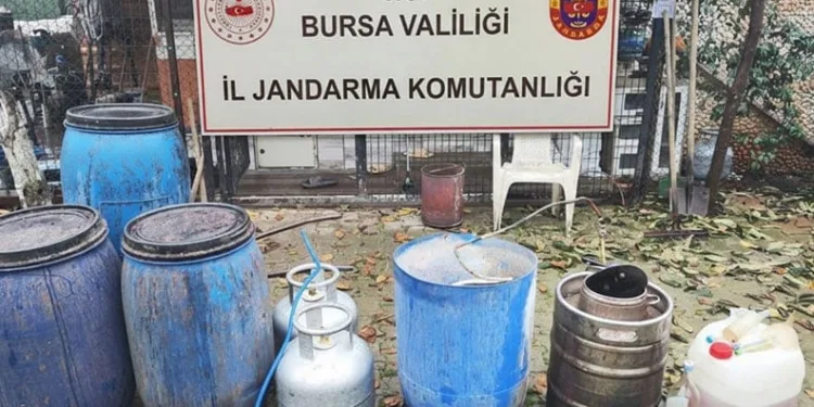 Bursa’da jandarmadan yılbaşı öncesi kaçak içkiye darbe