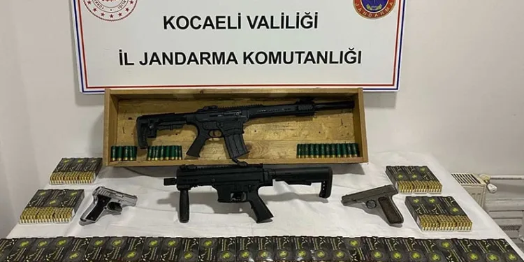 Gebze’de kaçakçılık operasyonu: 2 bin 61 tabanca fişeği ele geçirildi