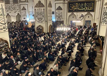 Bursalılar Miraç Kandili’nde Ulu Cami’ye akın etti