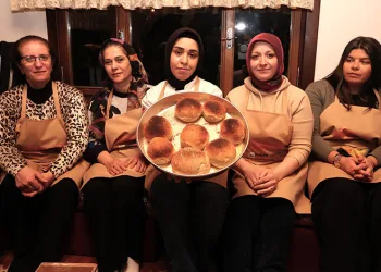 Osmangazi’de kandil akşamında 600 yıllık ‘bereket’ ekmeği pişirildi