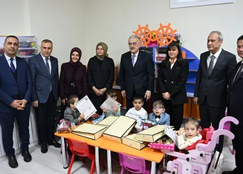 Bursa’da öğrencilerin karne heyecanı