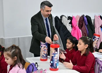 Oktay Yılmaz, öğrencilerin karne heyecanına ortak oldu
