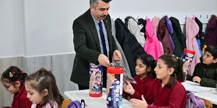 Oktay Yılmaz, öğrencilerin karne heyecanına ortak oldu