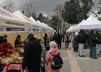 “Meydan Kadınların” dayanışma pazarına büyük ilgi