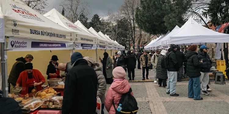 “Meydan Kadınların” dayanışma pazarına büyük ilgi