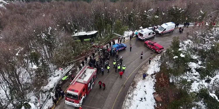 Kocaeli’de belediye otobüsü şarampole uçtu: 22 yaralı