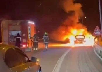 Bursa’da seyir halindeki otomobil alev topuna döndü