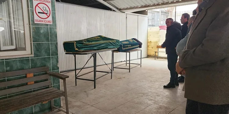 Otoyol gişelerindeki kazada ölen çift gözyaşlarıyla uğurlandı