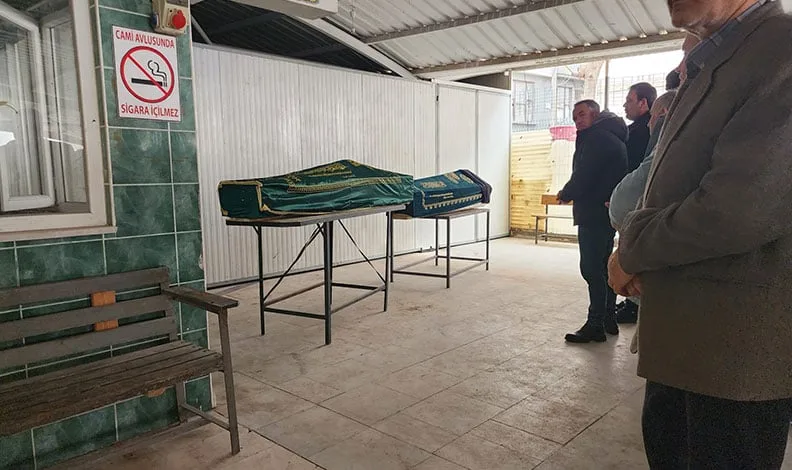 Otoyol gişelerindeki kazada ölen çift gözyaşlarıyla uğurlandı