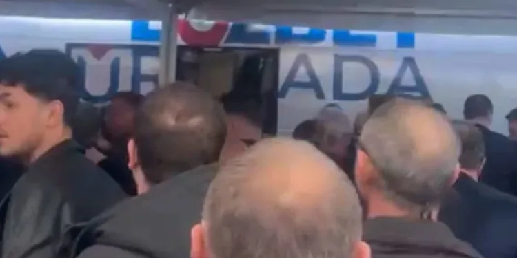 Bursa Büyükşehir Belediye Başkanı Mustafa Bozbey’e saldırı