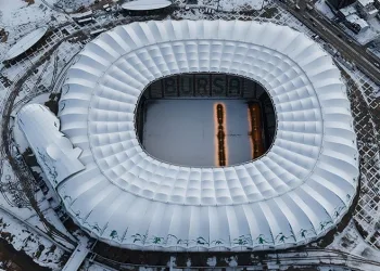 Karla kaplı Timsah Arena Stadyumu böyle görüntülendi