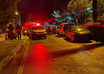 Bursa’da otomobil tıra çarptı: 1 yaralı