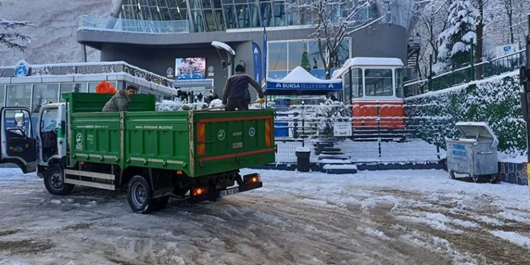 Bursa Büyükşehir’de kış mesaisi sürüyor