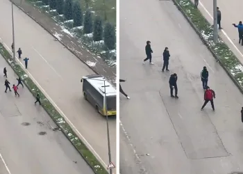 İnegöl’de kar topu gerginliği: Otobüs şoförü çocukları sopayla kovaladı
