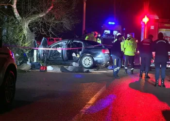 Bursa’da kontrolden çıkan araç ağaca çarptı: 2 ölü, 2 yaralı