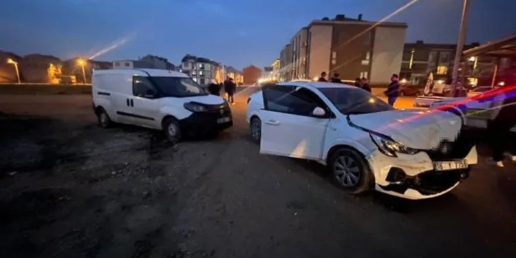 İnegöl’de araçlar çarpıştı: 2 yaralı