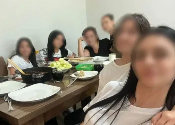 Öğrencilerine ders saatinde evini temizleten öğretmene gözaltı
