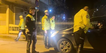 Bursa’da otomobil tıra çarptı: 1 yaralı