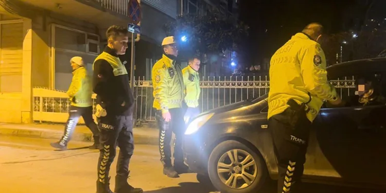 Bursa’da otomobil tıra çarptı: 1 yaralı