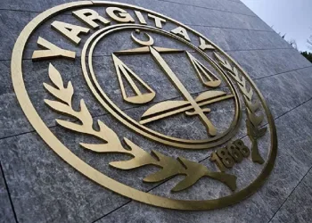 Bursa’da lodos duvarı devirdi, altında kalan 10 araç hasar gördü