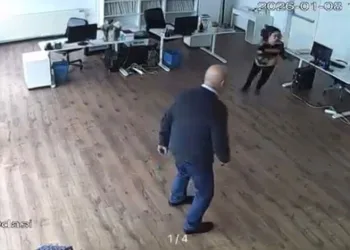 Bursa’da otomobil tıra çarptı: 1 yaralı