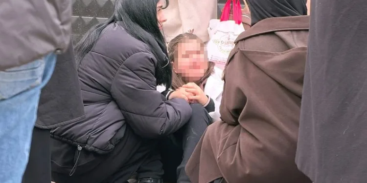 Çöp kamyonuyla arkadan gelen otomobilin arasına sıkışan işçi hayatını kaybetti