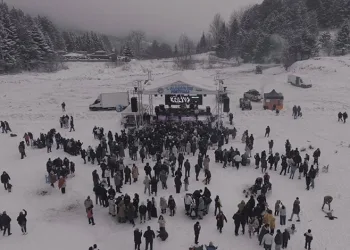 Bursa’da Kış Festivali’ne yoğun katılım trafiği felç etti