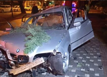 Bursa’da lodos duvarı devirdi, altında kalan 10 araç hasar gördü