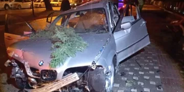 Bursa’da lodos duvarı devirdi, altında kalan 10 araç hasar gördü