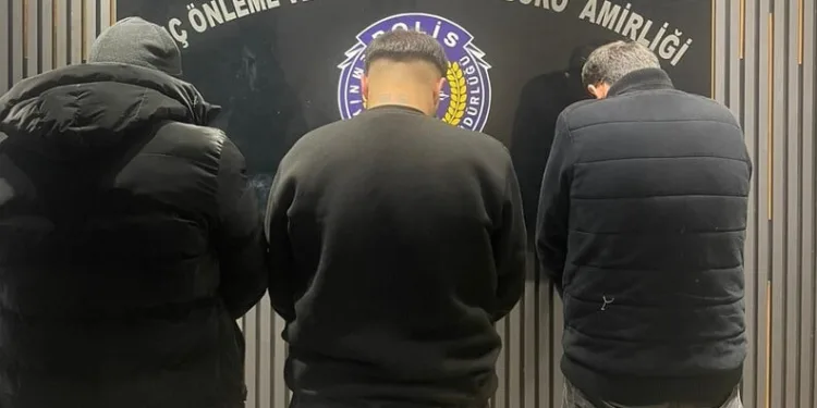 Malatya’da 2 bin rakımda dam üstlerinde kar mesaisi