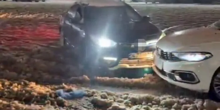 Malatya’da 2 bin rakımda dam üstlerinde kar mesaisi