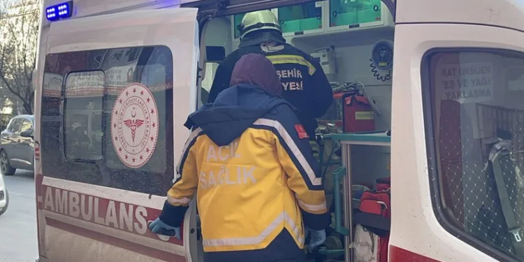 Malatya’da 2 bin rakımda dam üstlerinde kar mesaisi