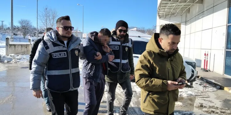 Malatya’da 2 bin rakımda dam üstlerinde kar mesaisi