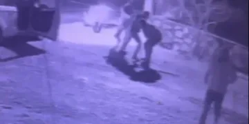 Sakarya’da kamyonet takla attı: Baba ve oğlu yaralandı