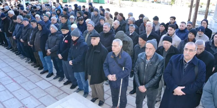 Antalya’da gümrük kaçağı güneş gözlüğü ve saat ele geçirildi