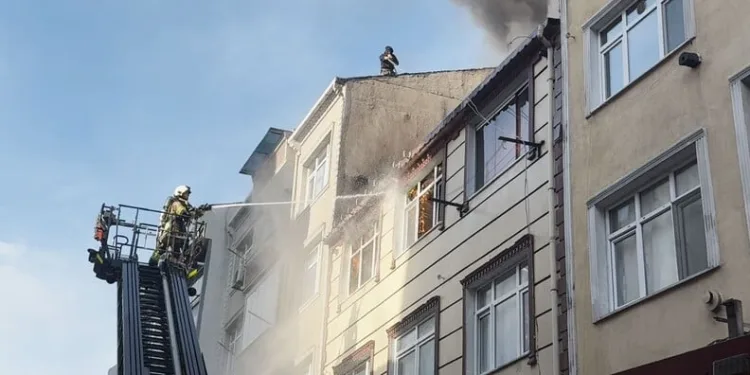 Antalya’da gümrük kaçağı güneş gözlüğü ve saat ele geçirildi