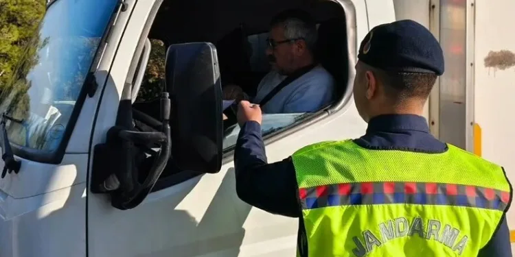 Kütahya’da kaçakçılığa darbe, 3 şüpheli gözaltına alındı