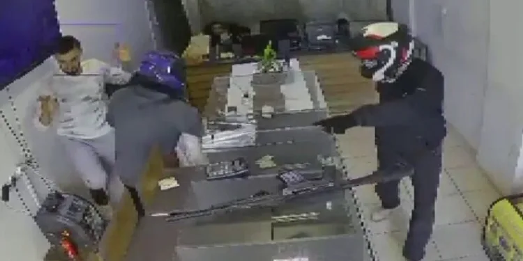 Kocaeli’de ev yangını