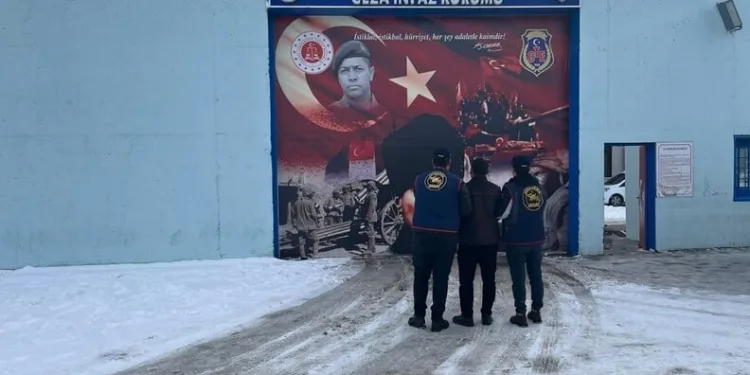 Kocaeli’de ev yangını